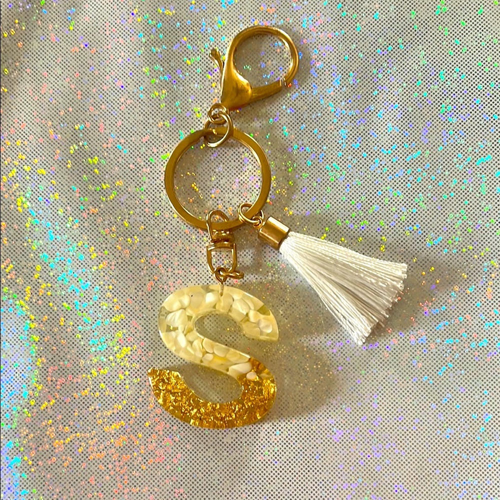 "S" keychain with hassle